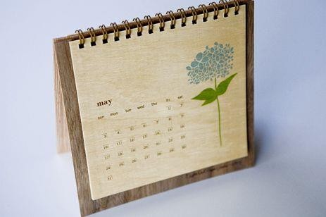 تقویم رومیزی پایه چوبی_7688 (1)